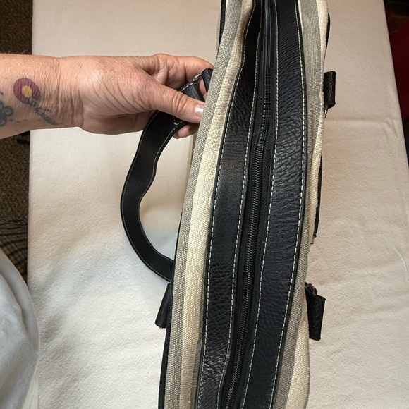 BUENO Striped Canvas Duffel Bag, Carry All , Weekender, Looks New - Picture 2 of 10